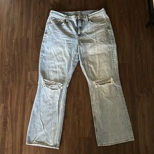 American Eagle light wash ripped jeans. good condition